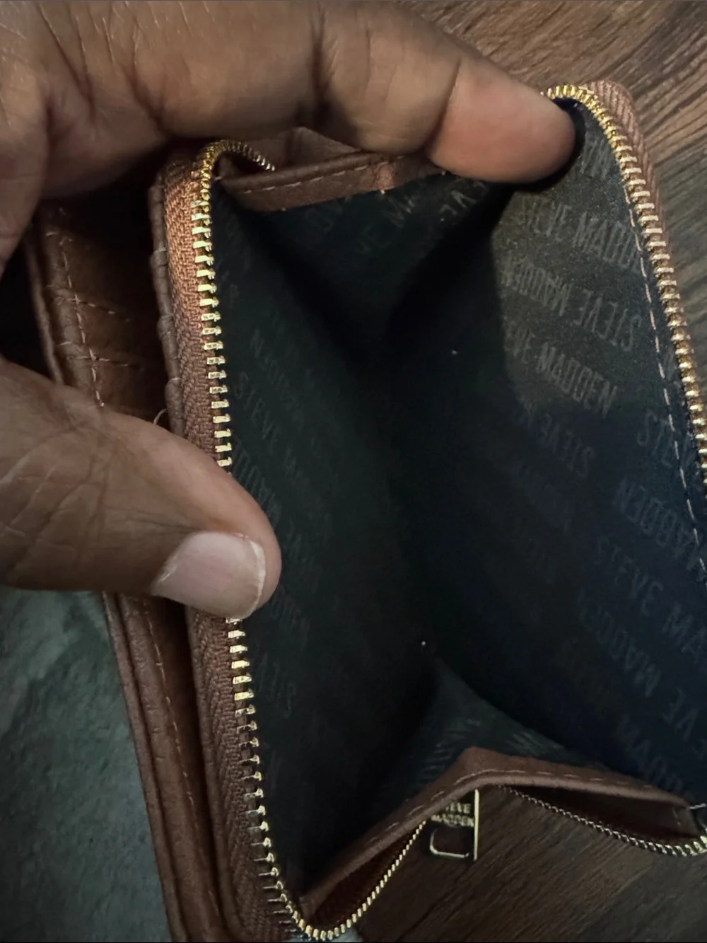 Steve Madden compact steve